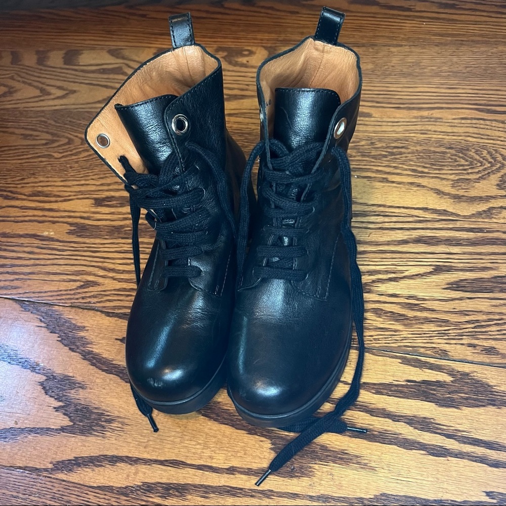 Women’s Calou Stockholm black leather heeled booties size 9-40eu